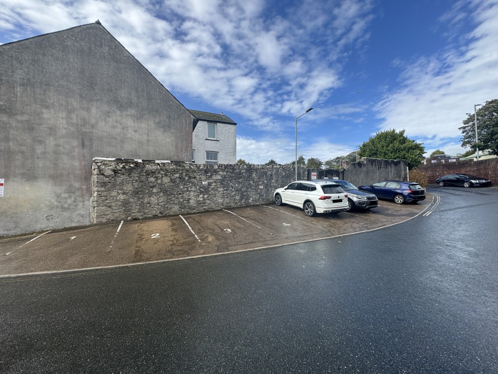 Lot: 29 - NINE FREEHOLD TOWN CENTRE CAR PARKING SPACES - View of parking spaces